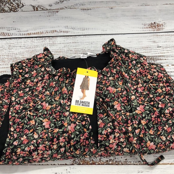 BB Dakota Tiered Short Dress - Picture 12 of 12